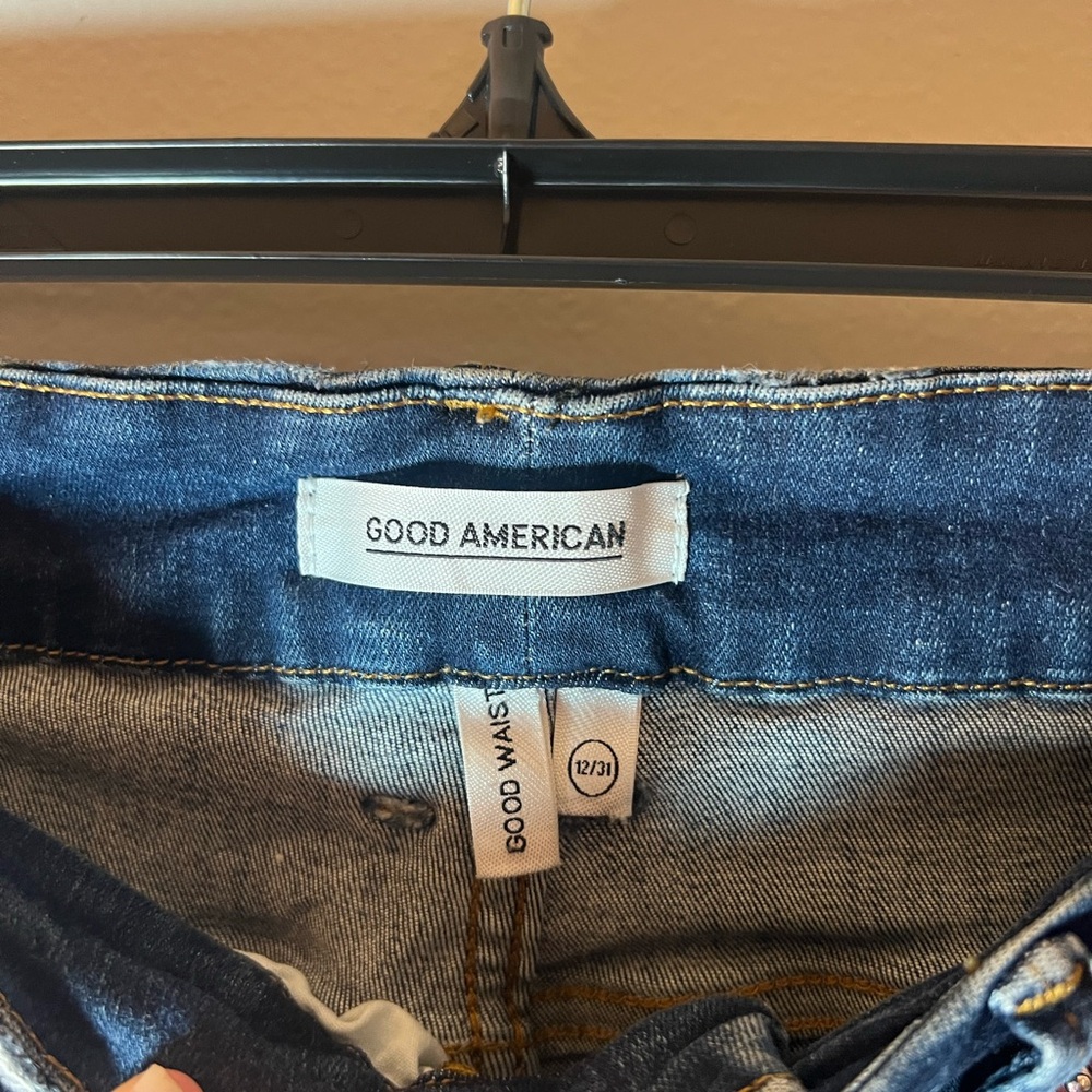 Good American Good Waist Frayed Ankle Skinny Straight Dark Wash Jeans Size 12/31 - Picture 2 of 4
